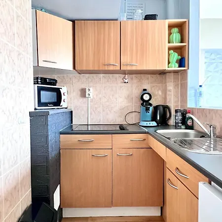 Getaway For Two Center & Within Walking Distance شقة